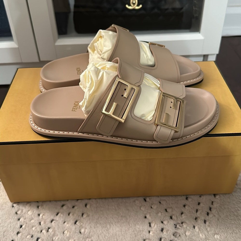 FENDI F Buckle Leather Slide Sandals in Beige size 36
